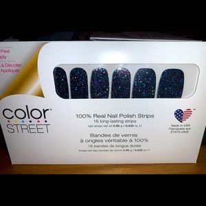 Color Street Nail Polish Strips in Holidaze. Brand New.